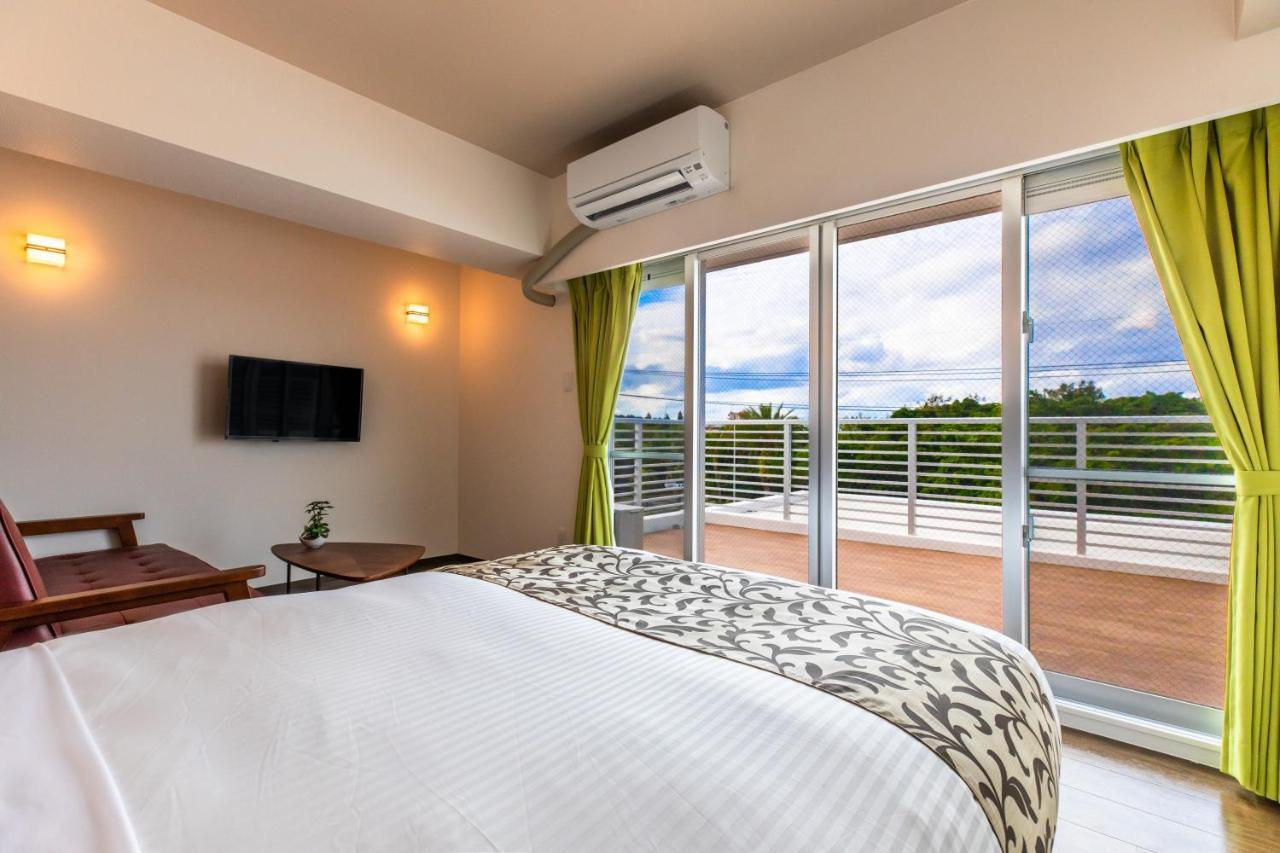 Mr Kinjo 万座ビーチ前 Aparthotel Onna Kültér fotó